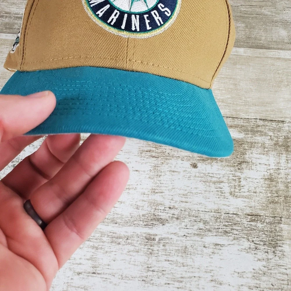 New Era Fitted Hat Cap‎ 7 1/8 Seattle Mariners Side Patch Wheat Metallic